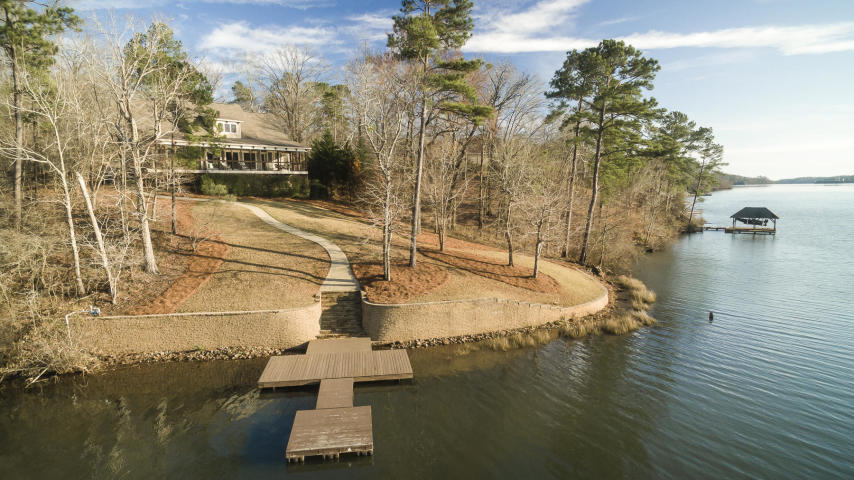 yates lake waterfront home