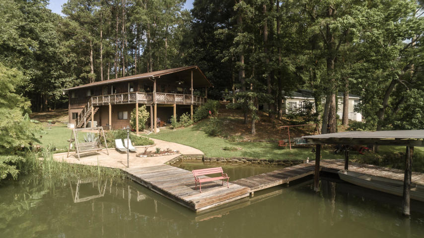 waterfront home nestled in friendly cove lake martin
