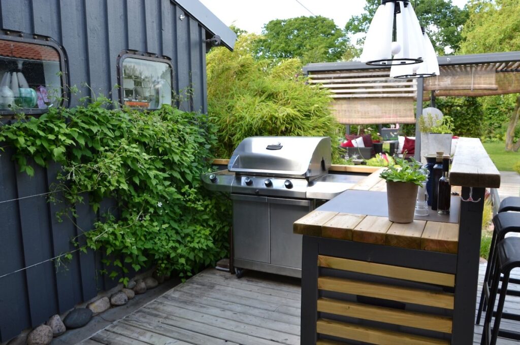 Natural materials outdoor kitchen