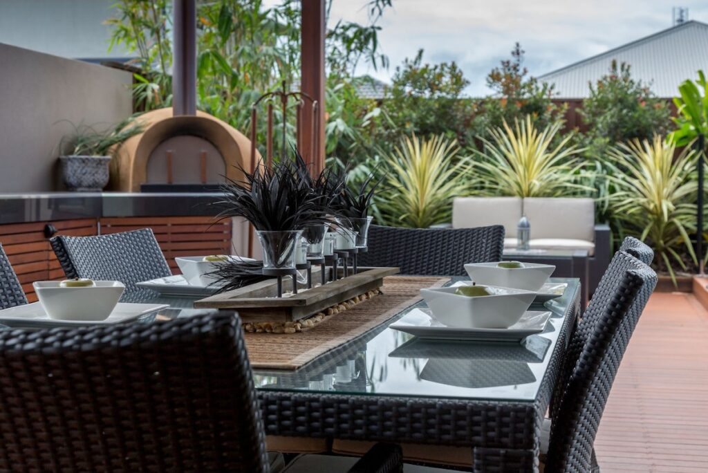 Outdoor Kitchen with Pizza Oven