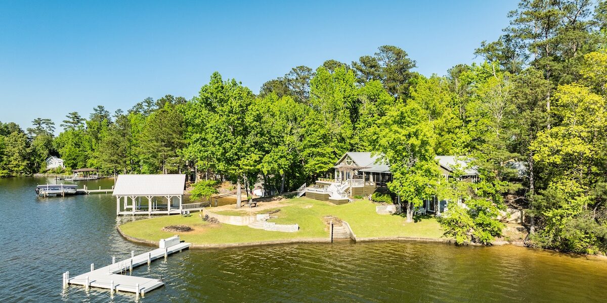 16121 Paces Point Road