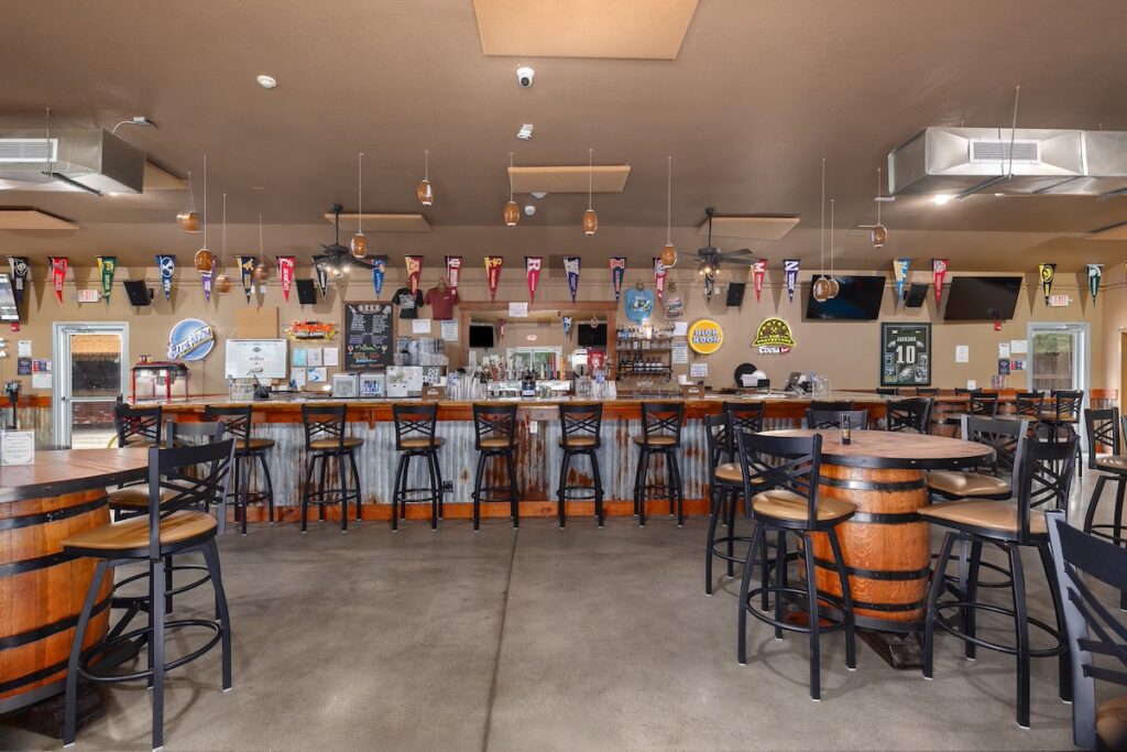 10207 County Road 34 Bar Area