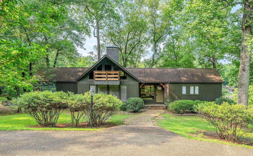 A lake home under a million dollars