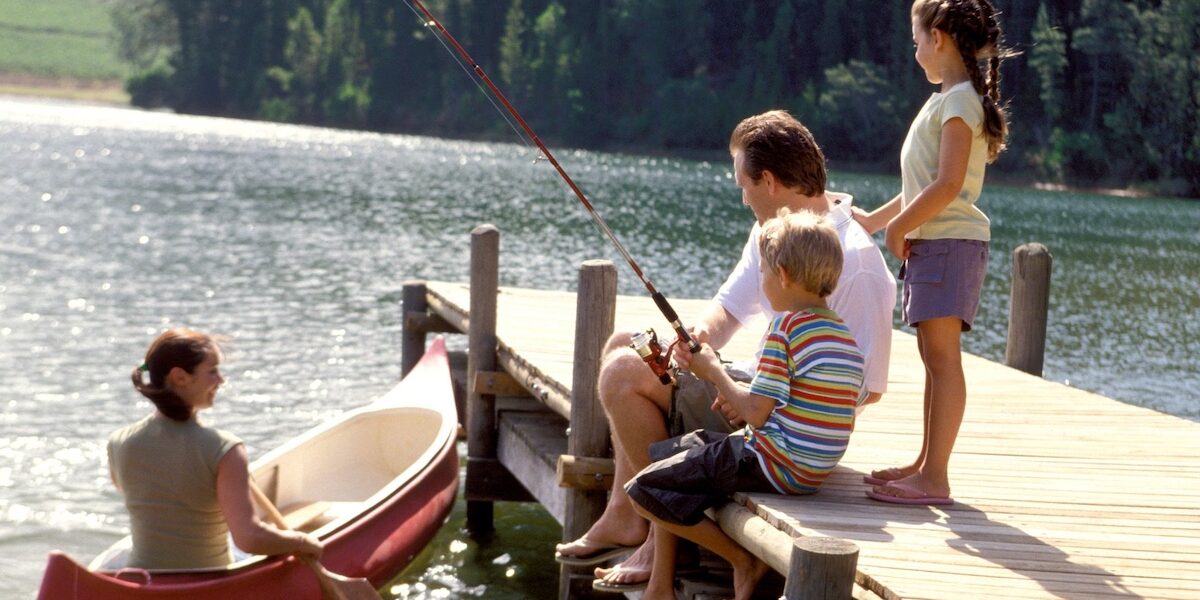 Untitled design – 1 Family enjoying the lake