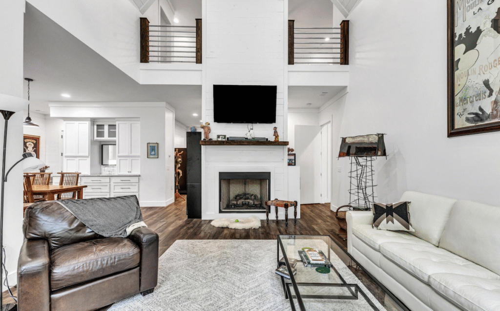 91 Aberdeen Living Room