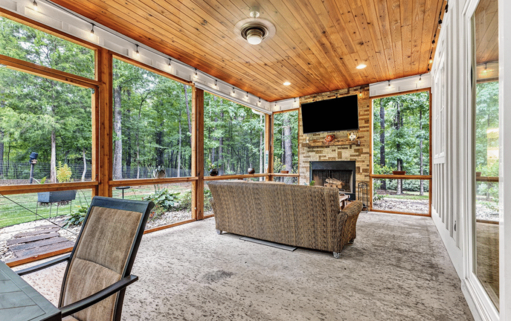 91 Aberdeen screened in back porch