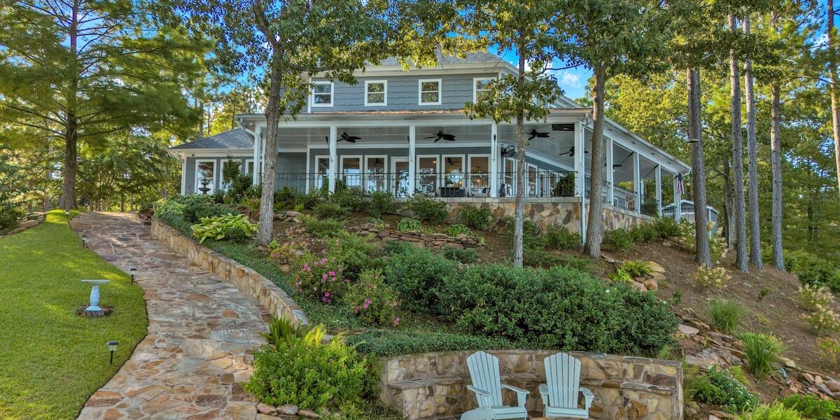 20251021180407171692000000-o 396 Falcon Road lake view