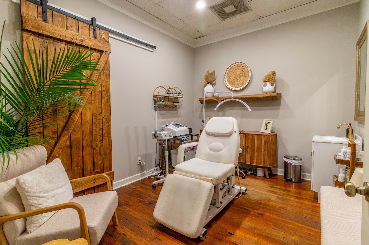 Shay Aesthetics and Wellness treatment room