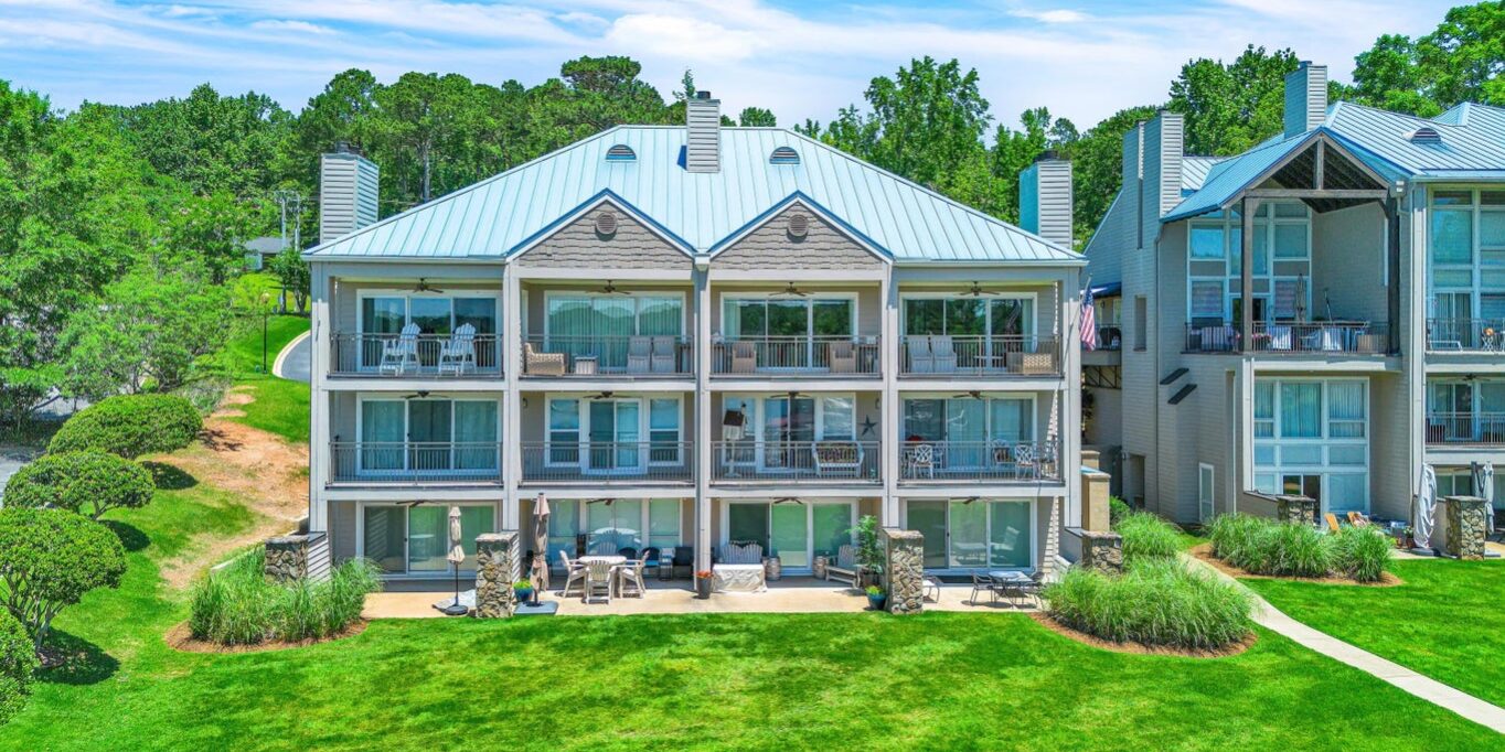 100 harbor place 105