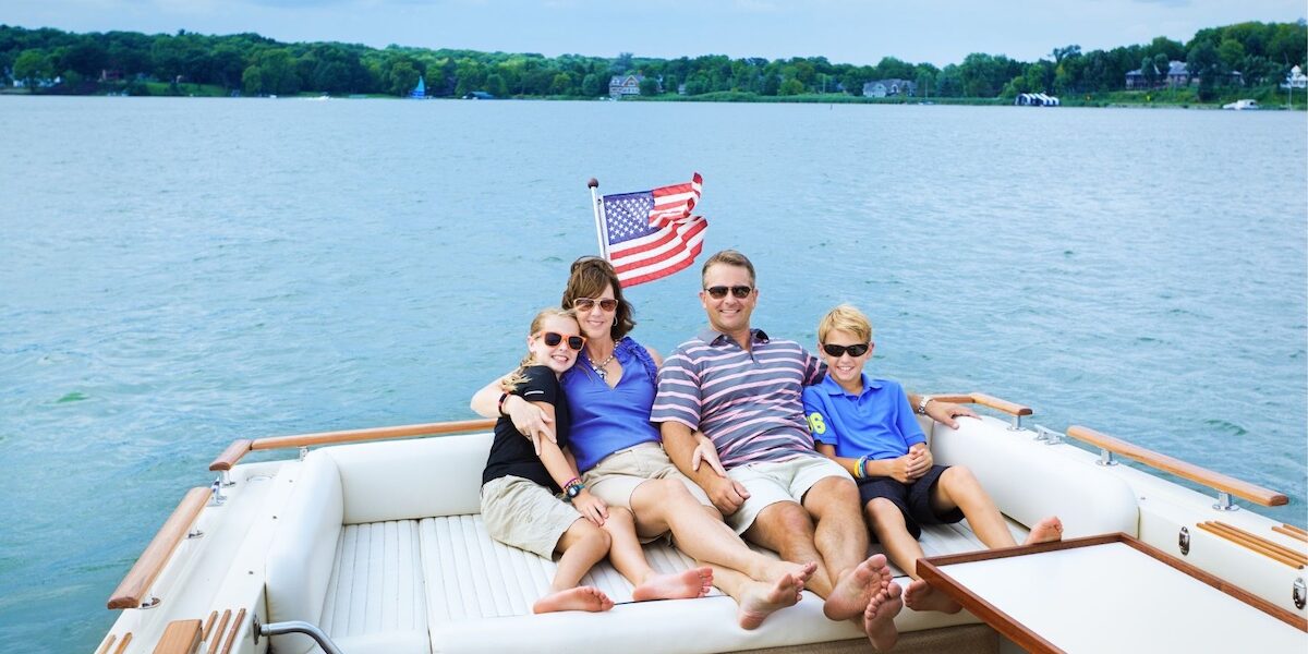 Untitled design – 1 Family on pontoon boat