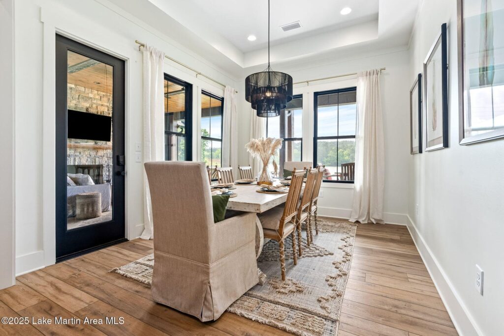 185 Lakewood Dining Room