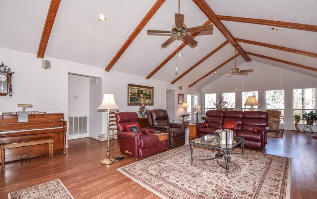 116 Cardinal Heights great room