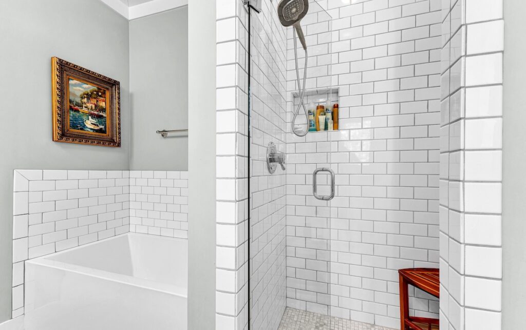 Master Bath 23 Timberwood Drive